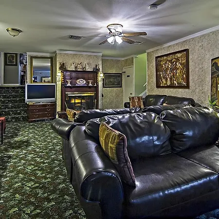 Rose Manor Bed & Breakfast-3